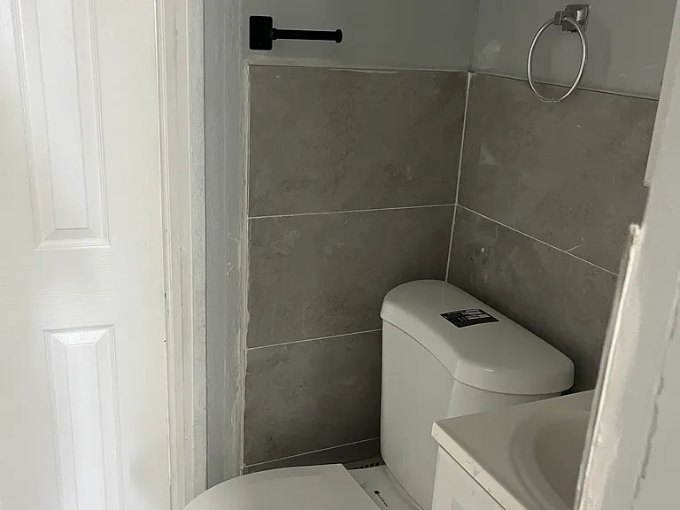 1115 N Lakewood Ave — Photo 10
