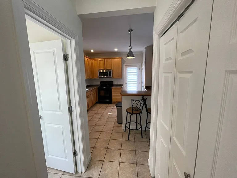 1029 E Balview Ave — Photo 6