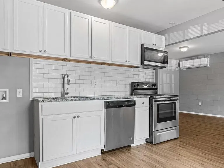 125 Honeysuckle Ln — Photo 5