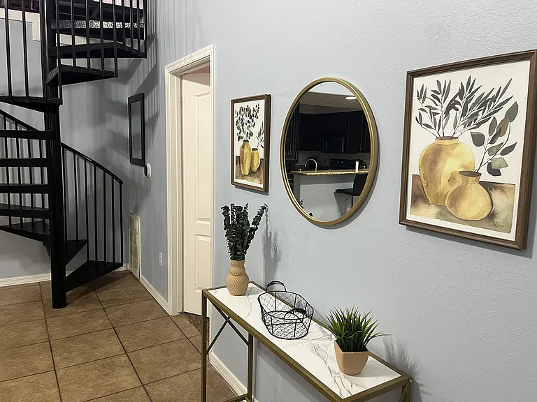N Pleasant Dr — Photo 5