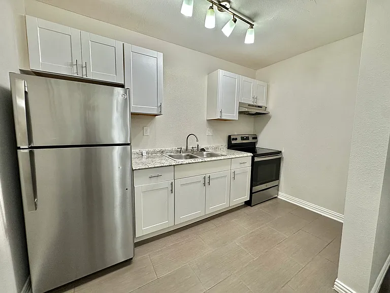 225 N. Munger Blvd - Small Apartment Community in East Dallas — Photo 5