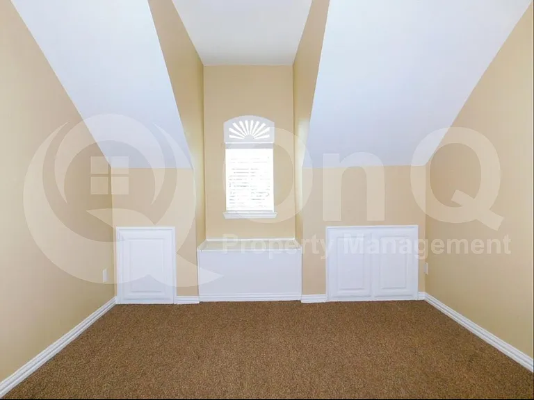 740 Peco St — Photo 12