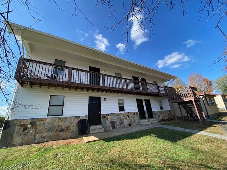 204 Courtyard Cir — Photo 40