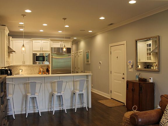 5th image of 2729 N Southport Ave #2F