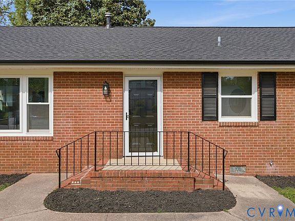 4th image of 906 Laurel Rd