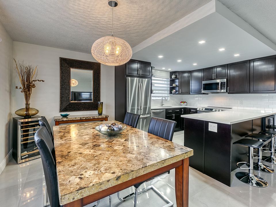 1st image of 360 Wellington J