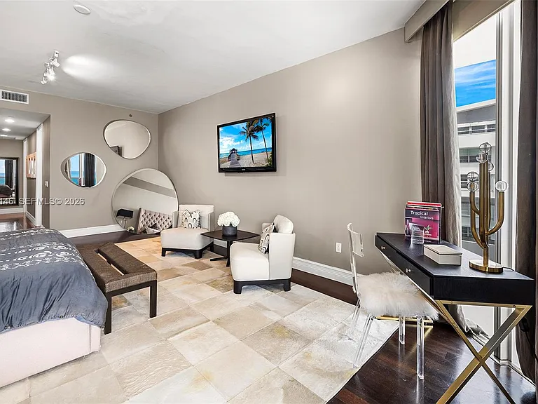 5801 Collins Ave #Penthouse 1600 — Photo 38