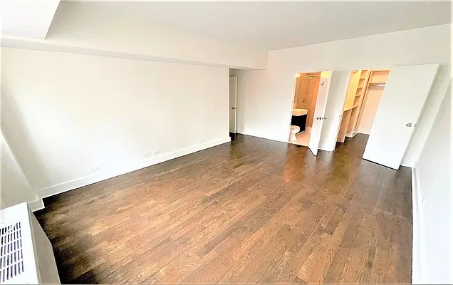 Rented by Manhattan Realty Group | media 27