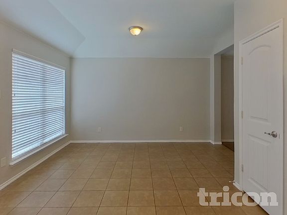 4th image of 712 Candelila Dr