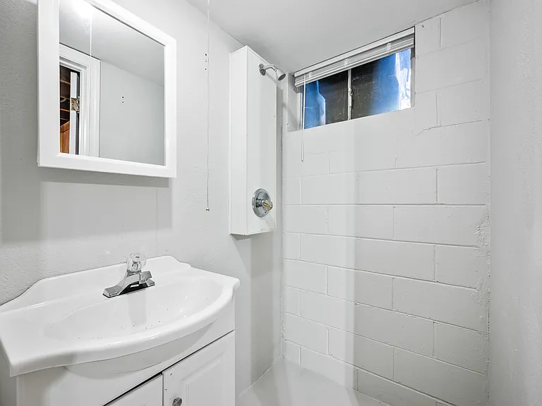 304 Davis Ave #304 — Photo 19