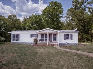 1504 E Saluda Lake Rd, Greenville, SC 29611