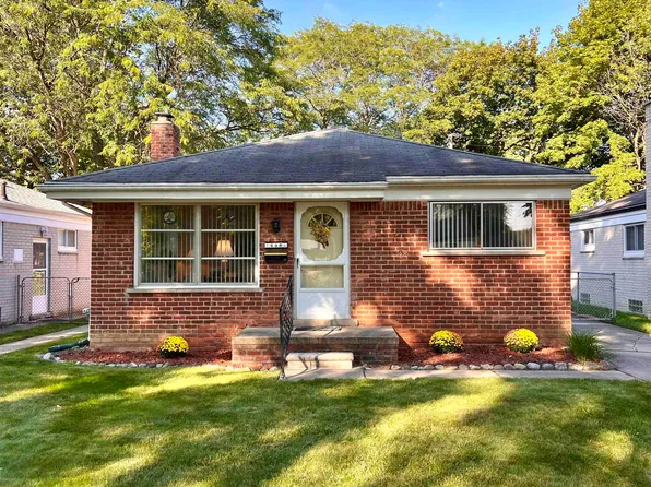 698 Crest St, Mount Clemens, MI 48043