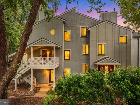 2297 Hunters Run Dr Unit 2297, Reston, VA 20191