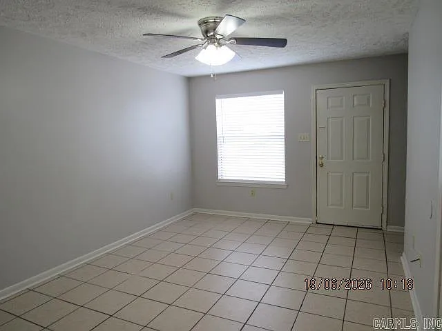 2 bed, 1.5 bath, 880 sqft, $880 — Photo 3