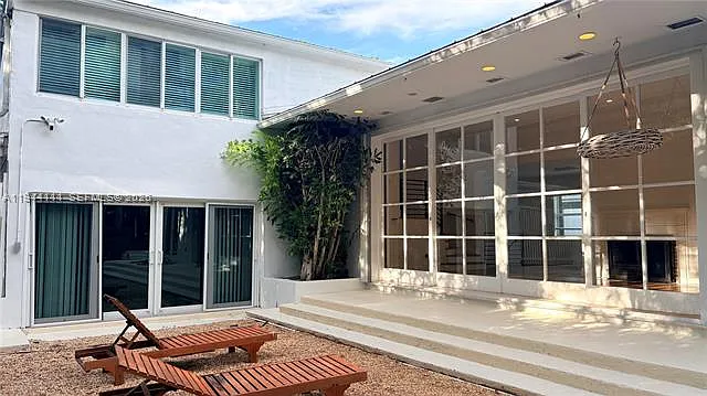 2301 S Miami Ave — Photo 27