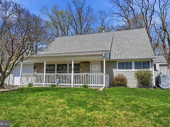 3rd image of 103 Hedge Rd