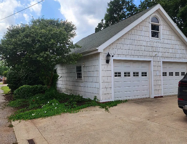 725 N Main St — Photo 3