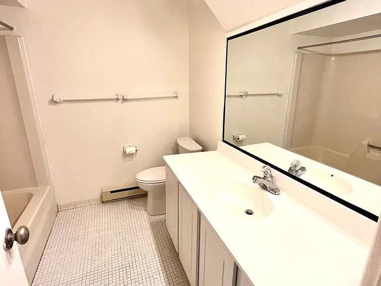 University Park Apartments near Cornell University — Photo 175