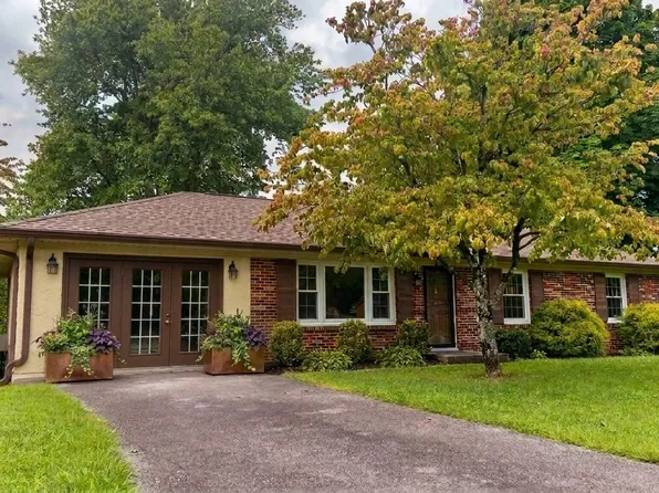 805 Fairlane Cir, Smithville, TN 37166
