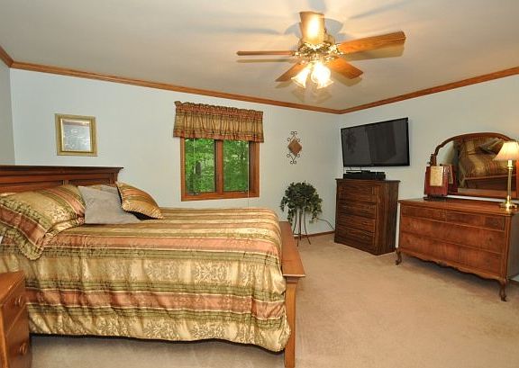 5th image of W140N13890 Country Aire Dr