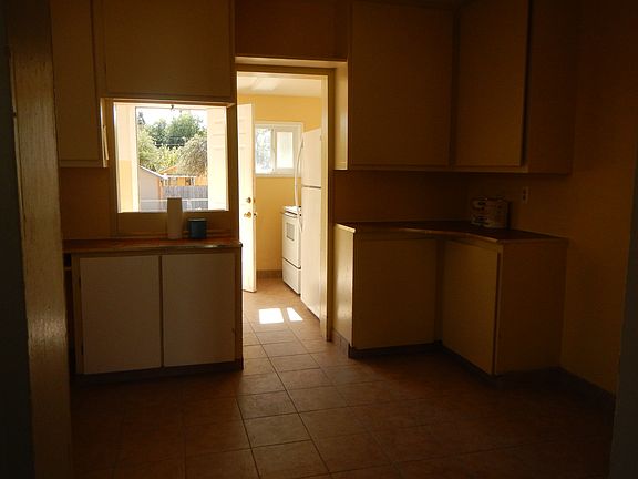 dining area looking into kitchen
