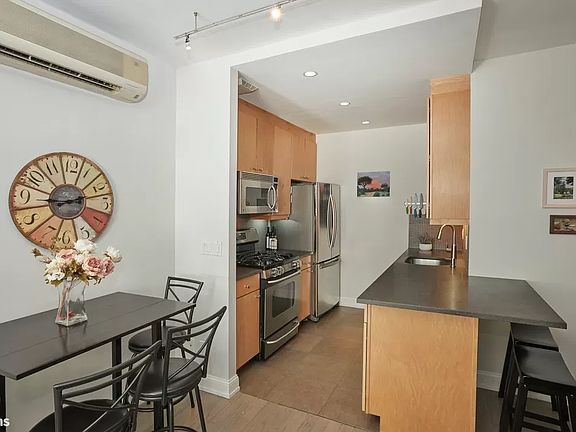 4th image of 304 W 88th St APT Gc