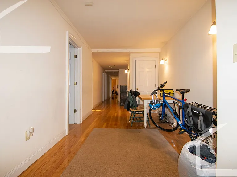 22 Glenville Ave #1D — Photo 4