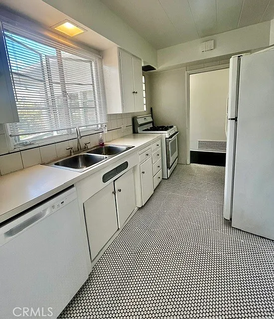 3 bed, 1753 sqft, $3,795 — Photo 4