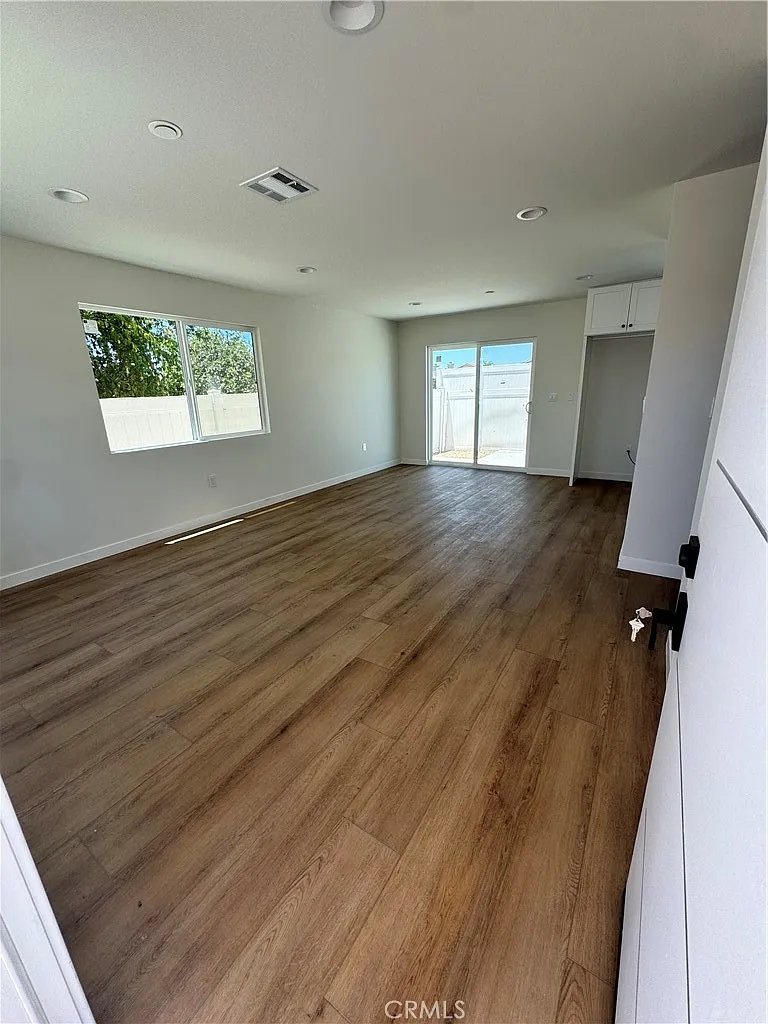 2 bed, 1.5 bath, 800 sqft, $2,800 — Photo 3