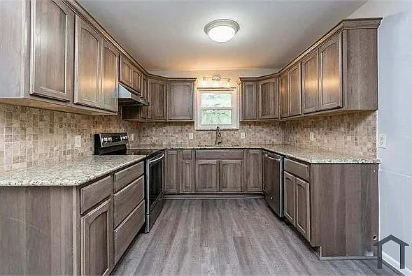 704 Clebud Dr — Photo 3