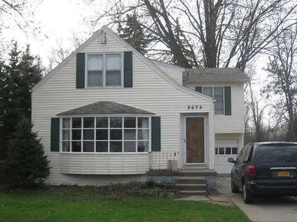 8675 Tonawanda Creek Rd, Clarence Center, NY 14032