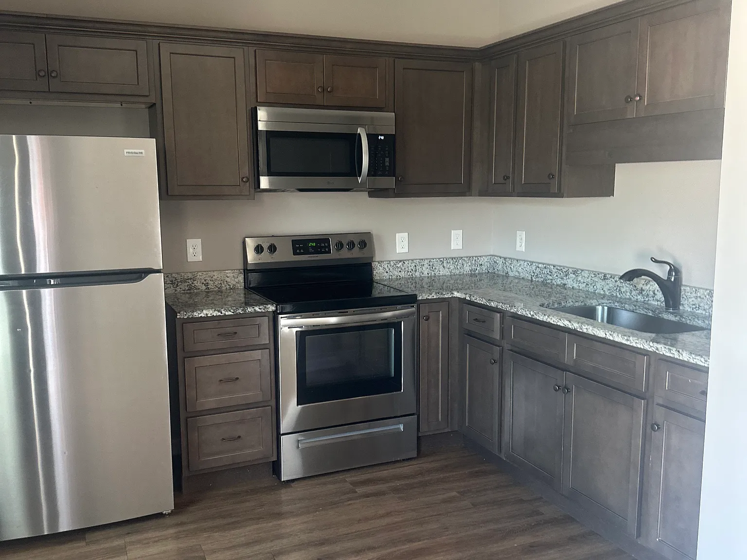 2 bed, $1,275 — Photo 3