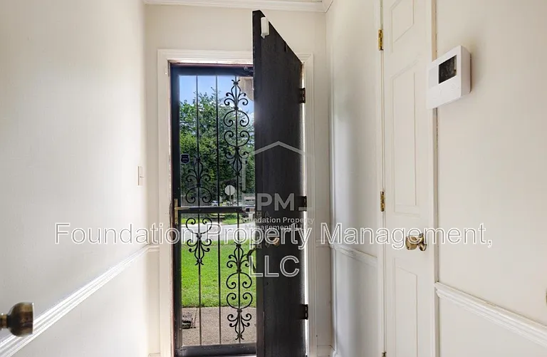4377 Springwind Rd — Photo 10
