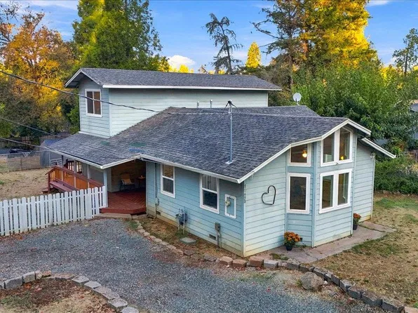 10498 Walker Dr, Grass Valley, CA 95945