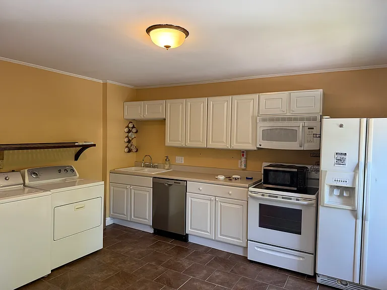 331 Main St #2 — Photo 6