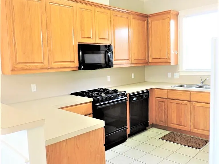 606 Aster Dr — Photo 5