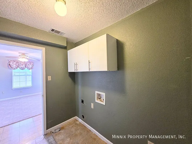 1325 E Cowden Ave — Photo 10