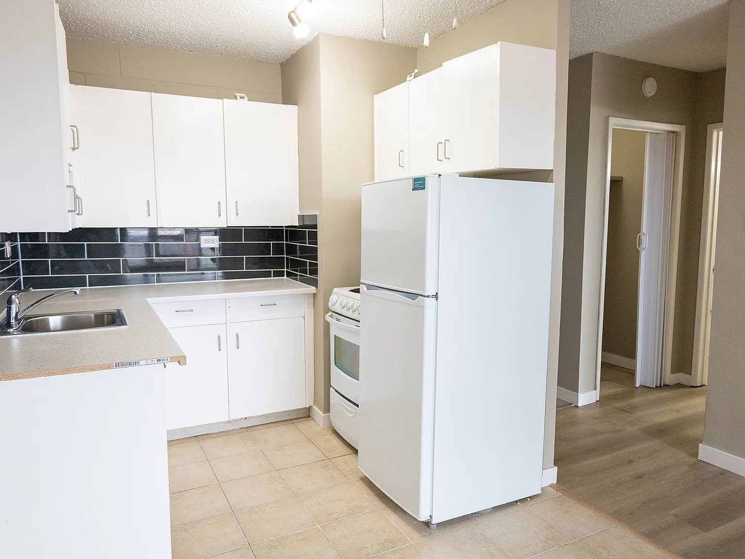 Astoria Manor — Photo 1
