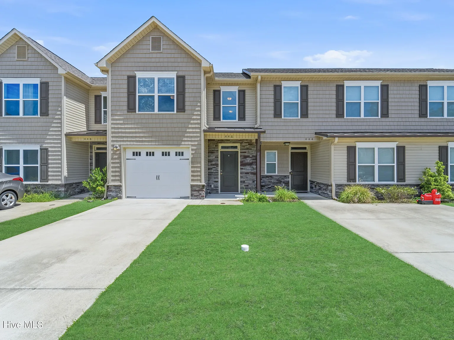 2 bed, 2.5 bath, 1132 sqft, $1,495 — Photo 1