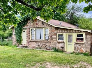 1200 N 2nd St, Ozark, AR 72949