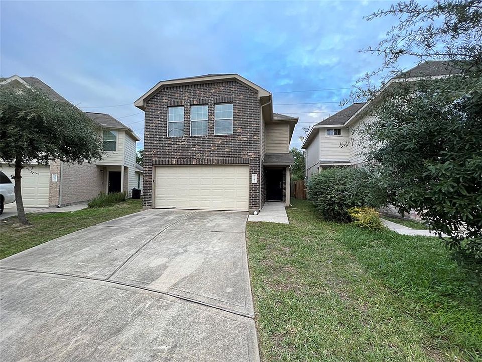 Welcome home. Front yard with private driveway and 2-car garage