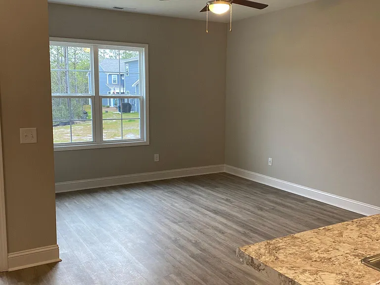302 S Stingray Ln — Photo 3