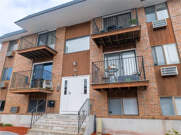 117 John St APT 42, Lincoln, RI 02865