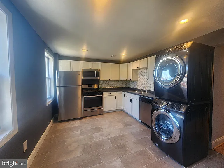 303 Folcroft St #2 — Photo 8