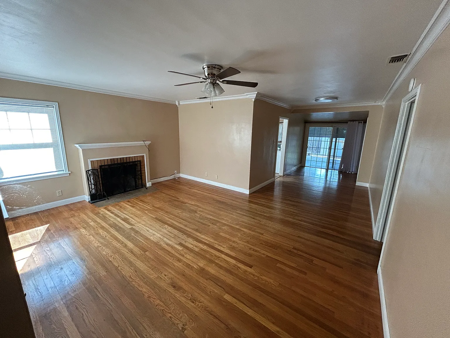 3 bed, 1228 sqft, $2,350 — Photo 2