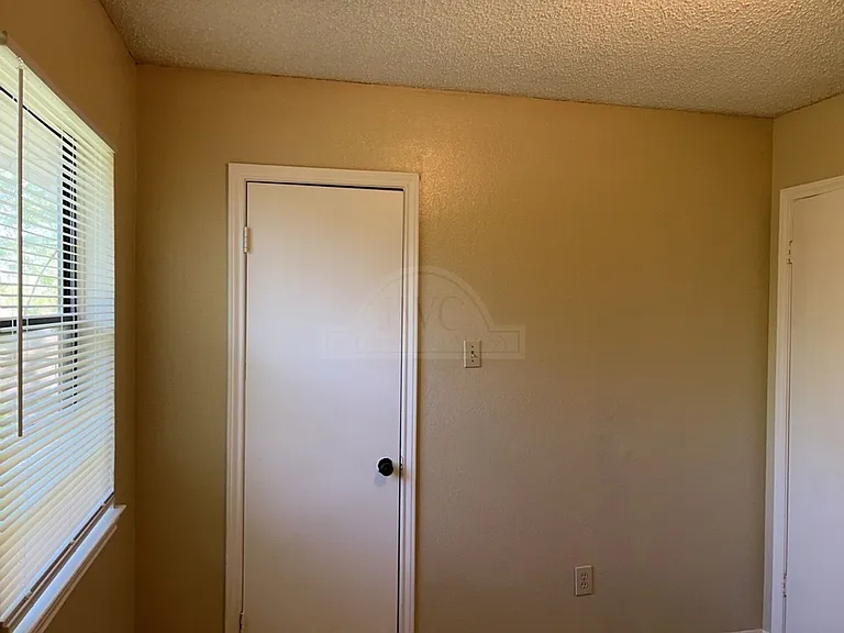 105 Jason Dr — Photo 18