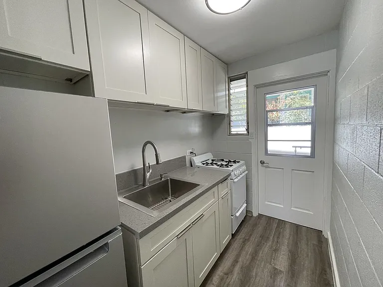 1148 Wilder Ave — Photo 5