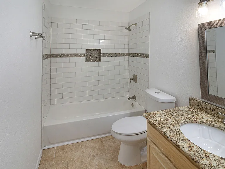 6561 Calmont Ave — Photo 8
