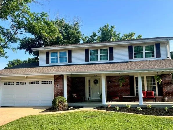 815 Pine Village Ct, Ballwin, MO 63021