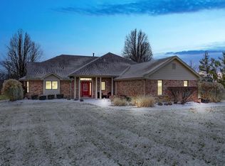 451 Valleyview Point Dr, Springboro, OH 45066